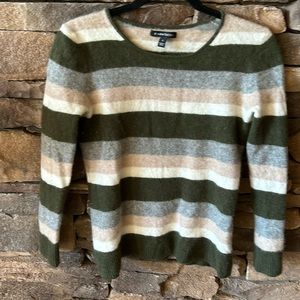 Cashmere crewneck sweater. 41 Hawthorn. Hunter green stripes long sleeve. Size M